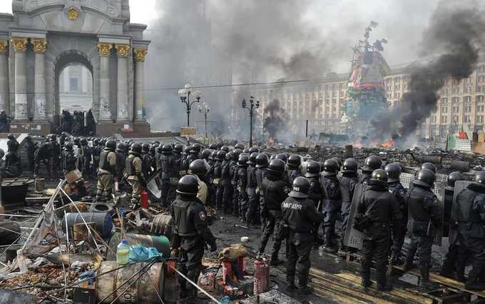 Скоро заросте лісом: журналіст показав занедбаний залізничний вокзал у Донецьку