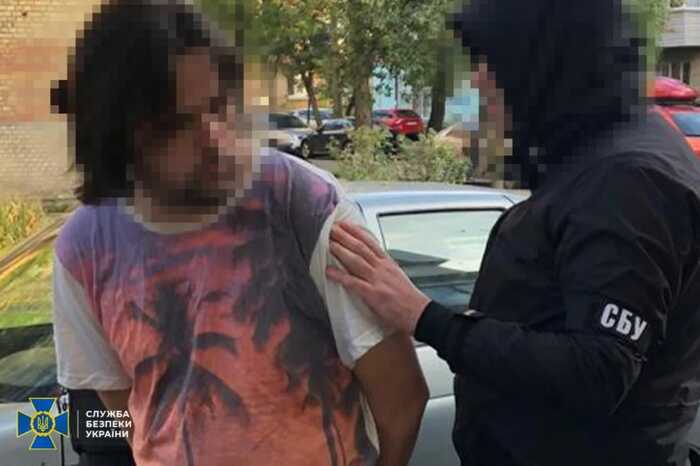 Насміхався над загиблими військовими: Арештували вчителя музики