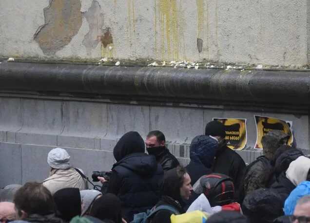 Протестувальники у Грузії закидали яйцями будівлю парламенту