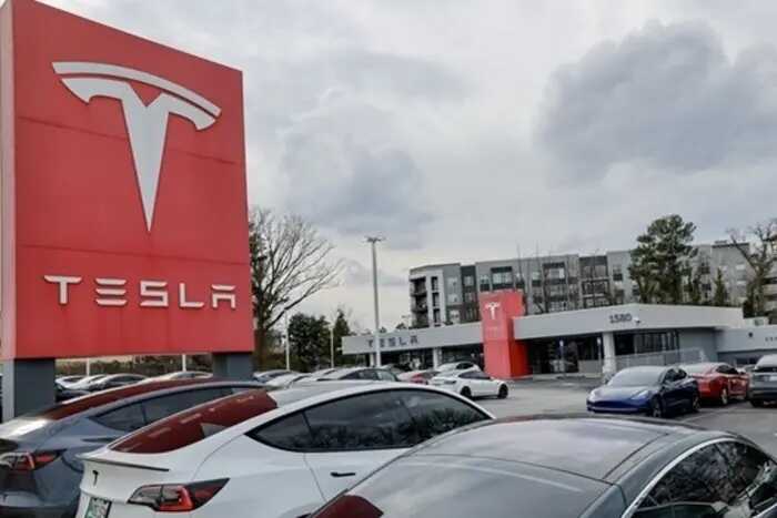 У Франції обвалилися продажі автомобілів Tesla на 63%